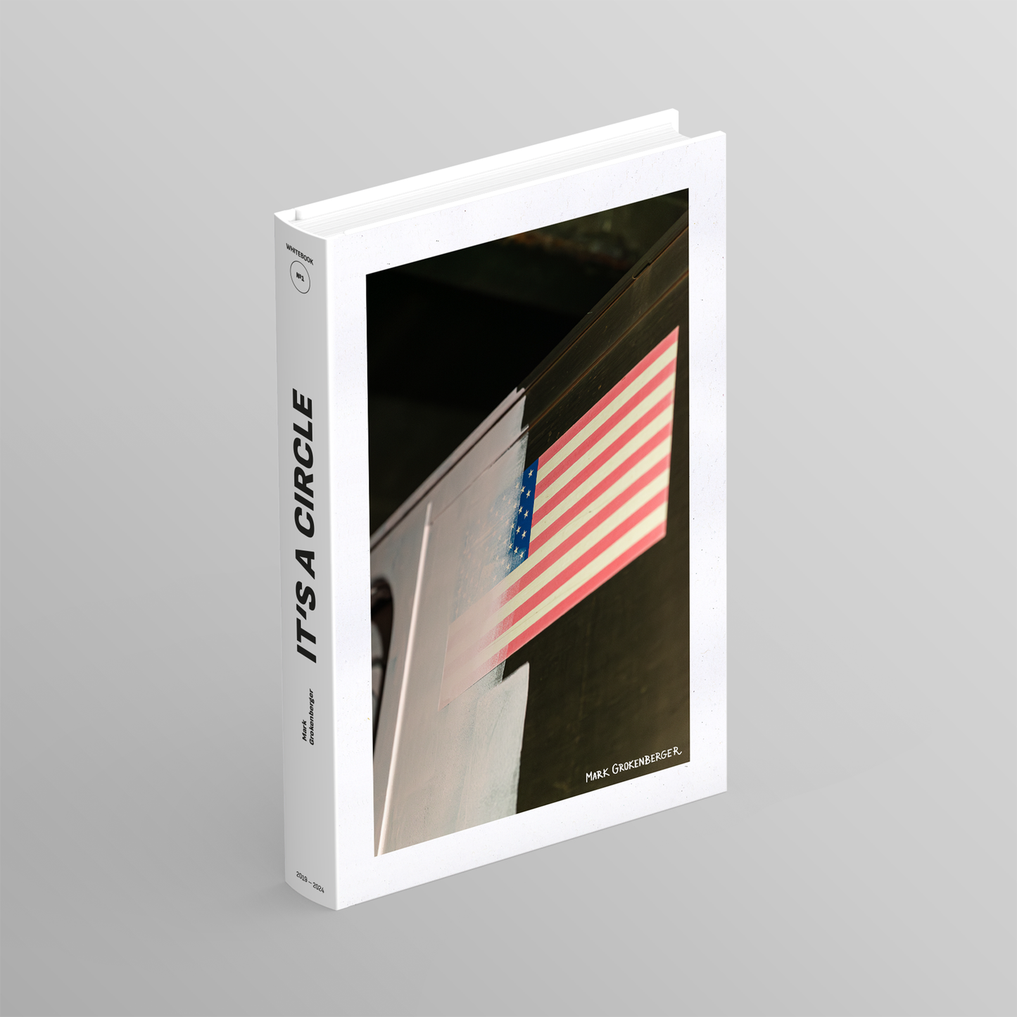 WHITEBOOK 01 - IT´S A CIRCLE (REGULAR EDITION)