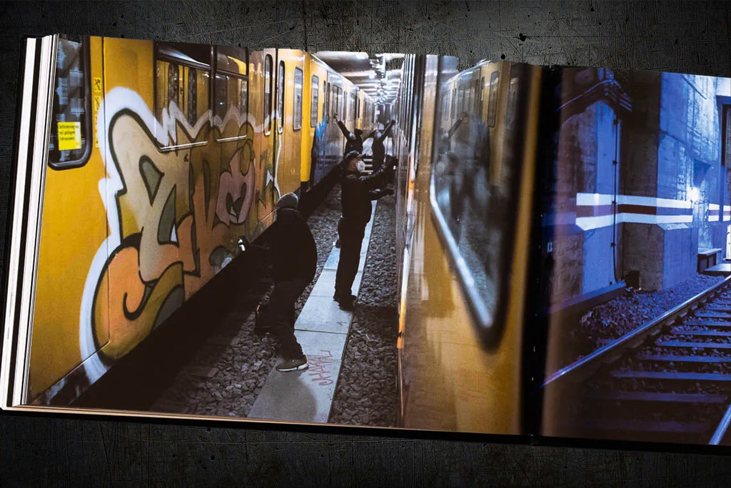 BLACKBOOK 01 - CRYE (REGULAR EDITION)